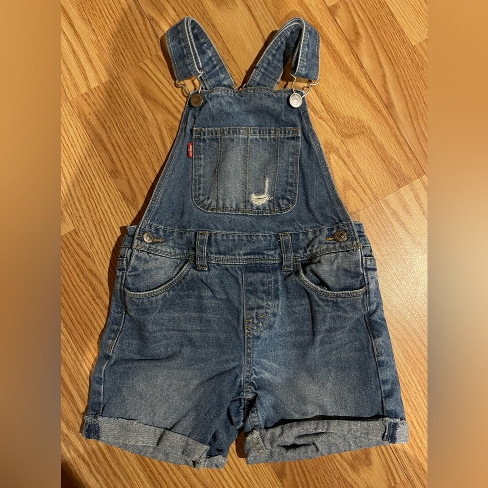 Girls size 6 Levi’s shortalls overalls Jean